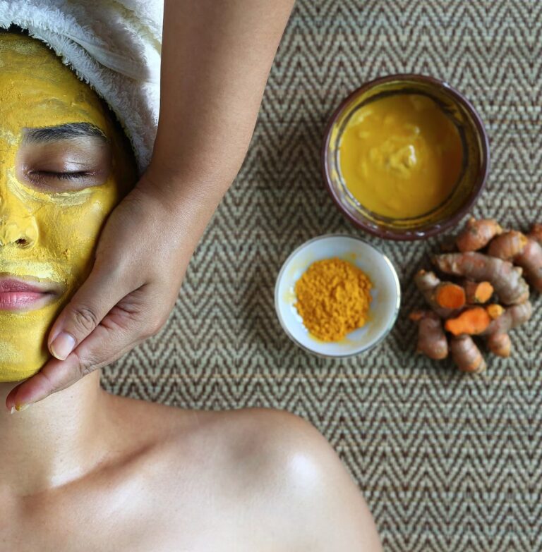 اليك اهم فوائد الكركم للبشره: وداعًا للبشرة الباهتة!