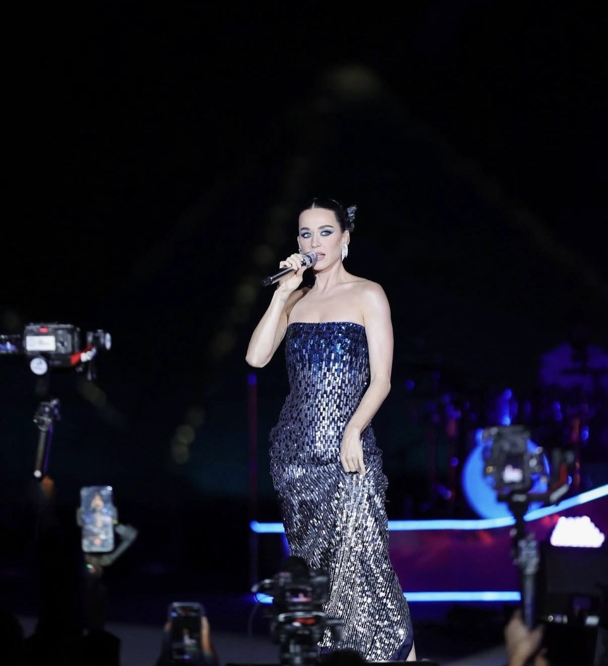 كاتي بيري تشعل الأجواء في حفلها أمام أهرامات الجيزة