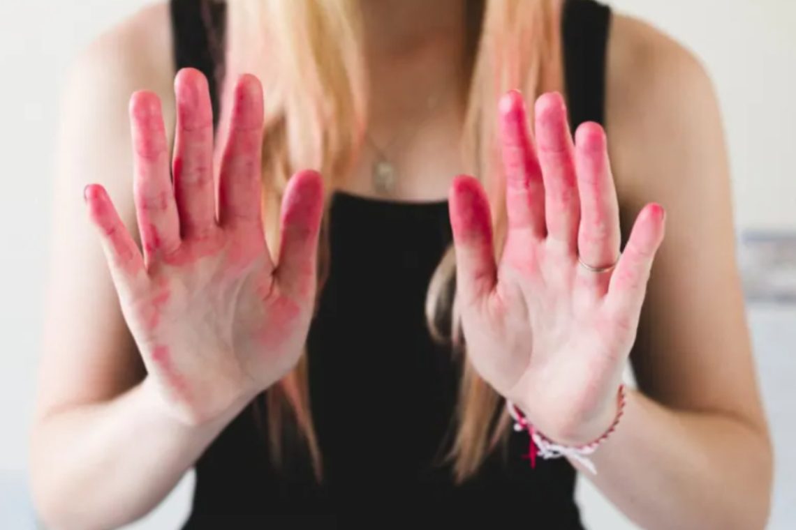 صبغة الشعر على اليدين