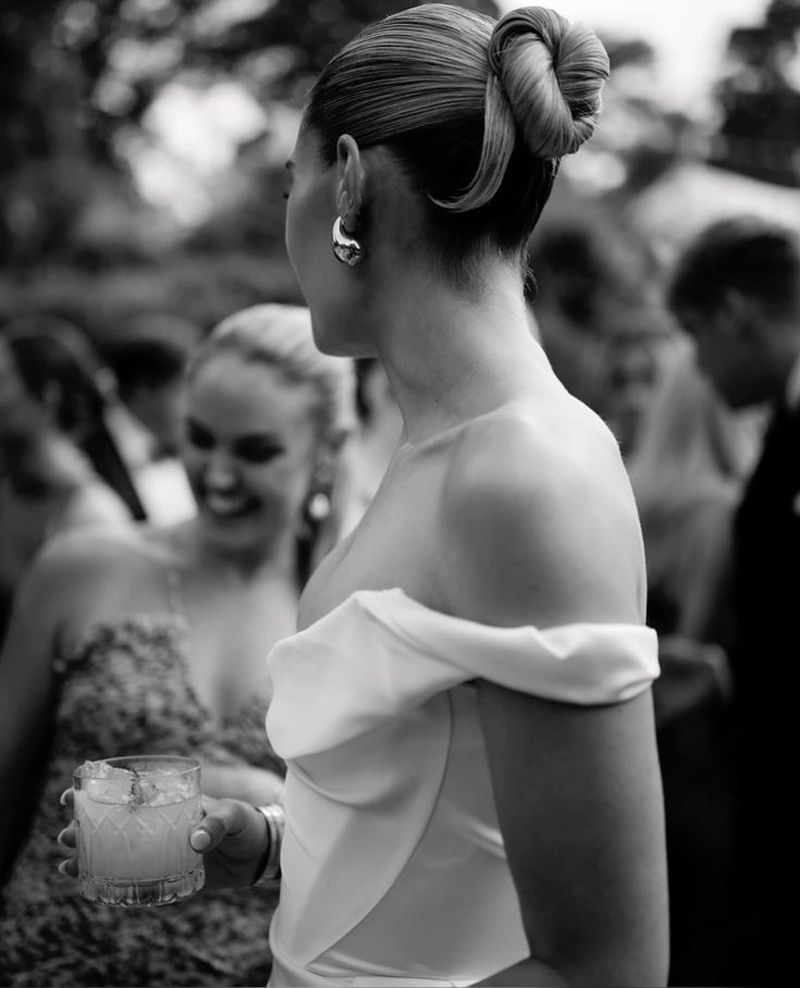 احلى تسريحات ناعمه مرفوعه... مظهر أنثوي جذاب!