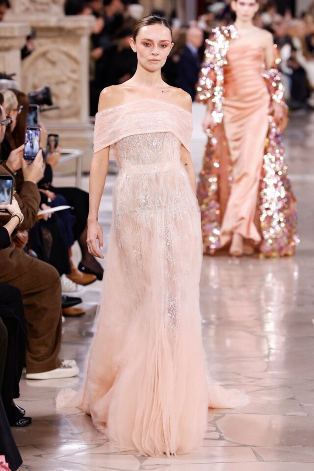 المزيد من التصاميم التي تم الكشف عنها خلال أسبوع الأزياء الراقية