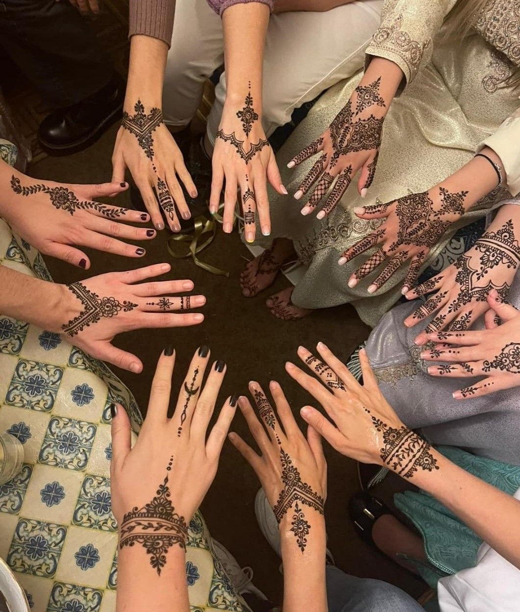 نقوش يد لمن يرغب في التغيير