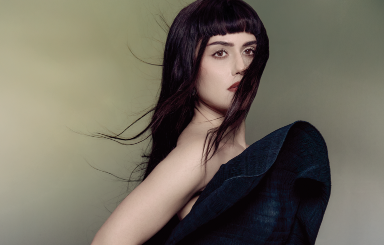 رحلة المغنّية والموسيقية العالمية لانا لوباني مع العلامة Cartier