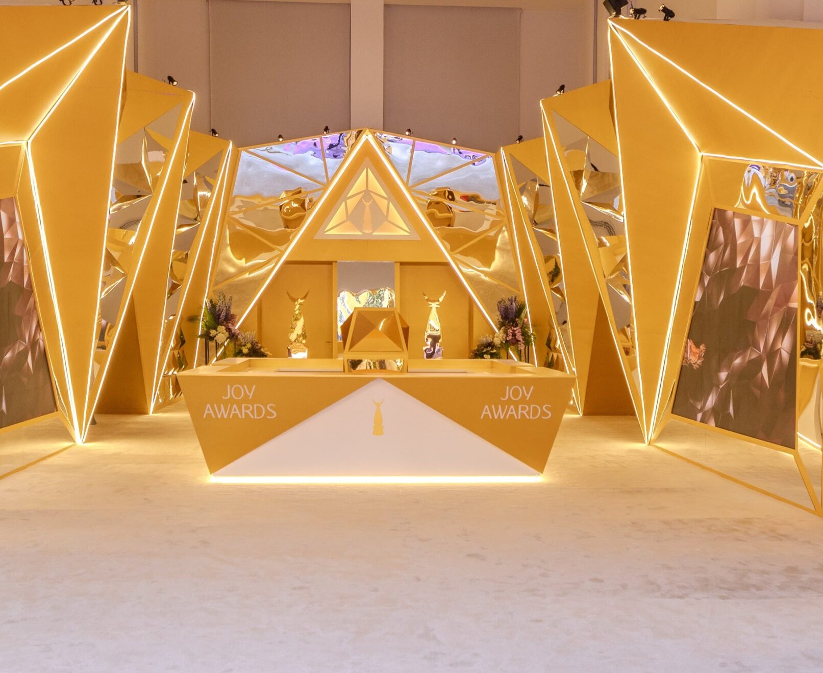 الكشف عن تفاصيل درع التتويج الخاص بحفل جوائز Joy Awards 2026