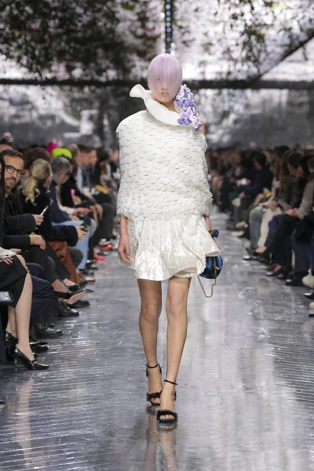 العلامة العريقة Dior تحاكي الطبيعة في مجموعة الأزياء الراقية لصيف 2026