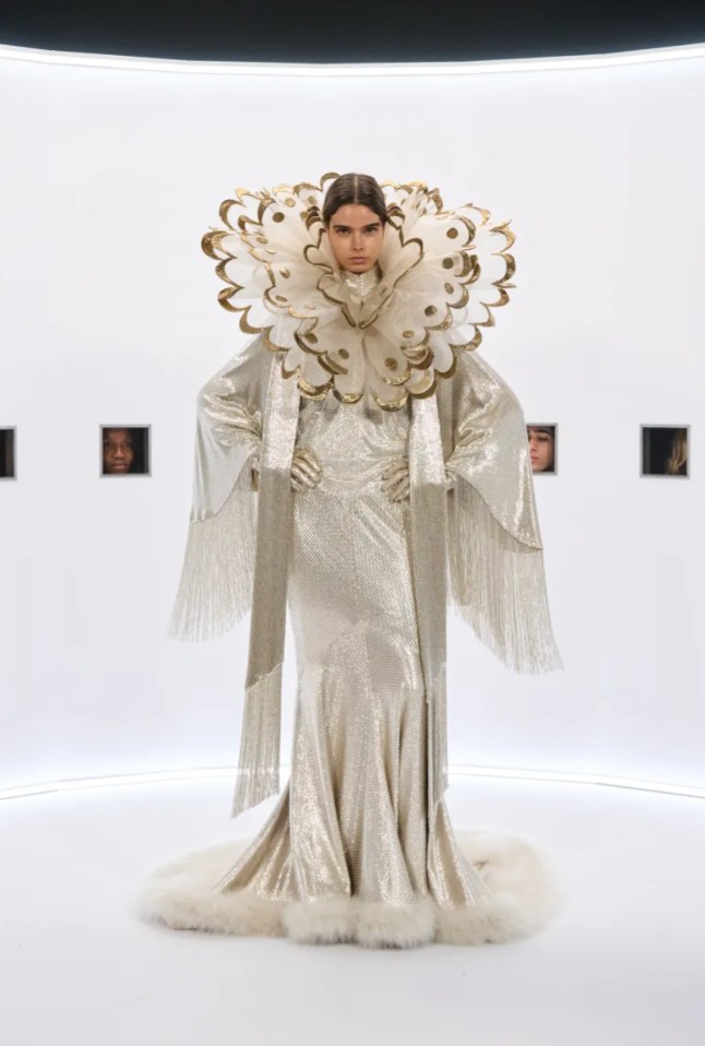 مجموعة دار Valentino