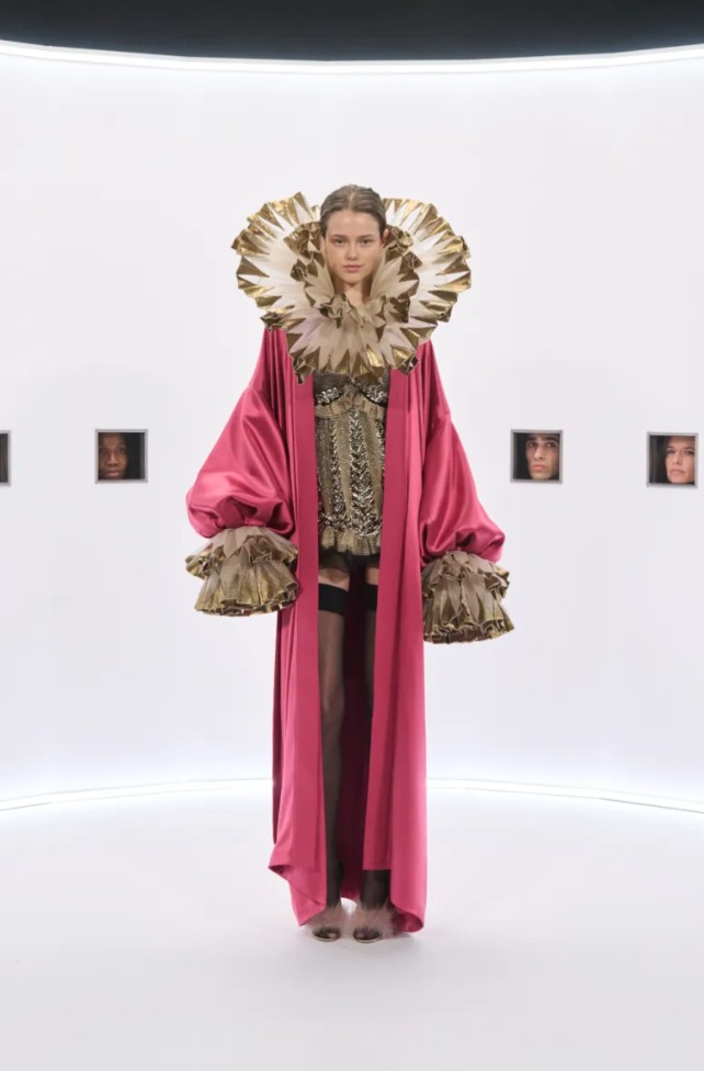 مجموعة دار Valentino