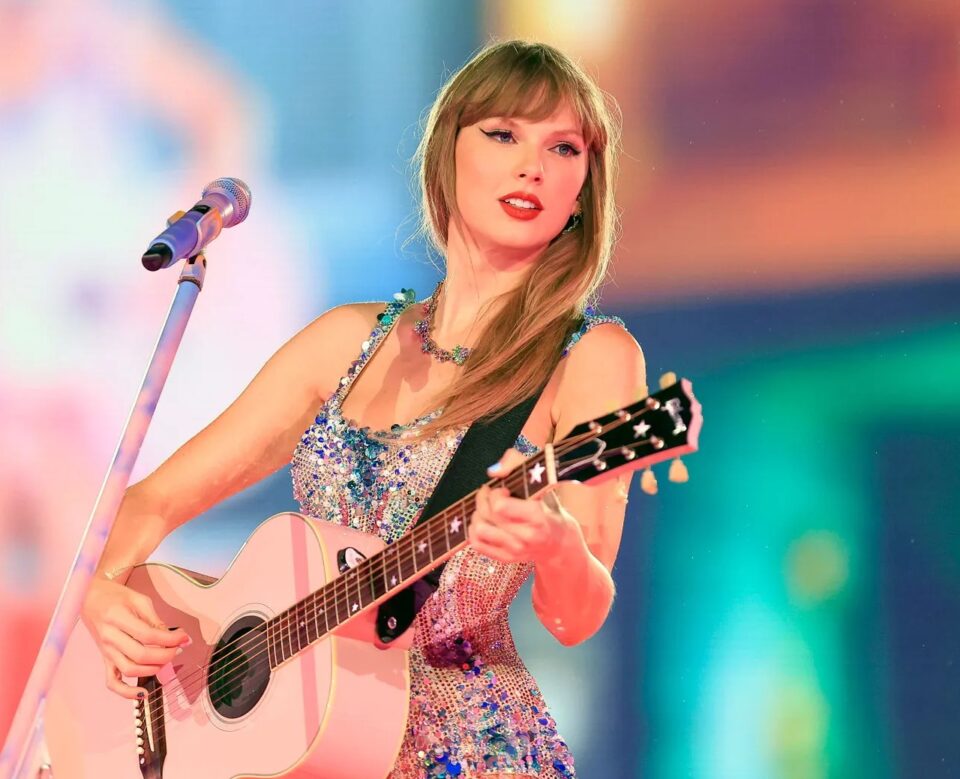 تايلور سويفت تثبت مجددًا أن النجومية مسؤولية