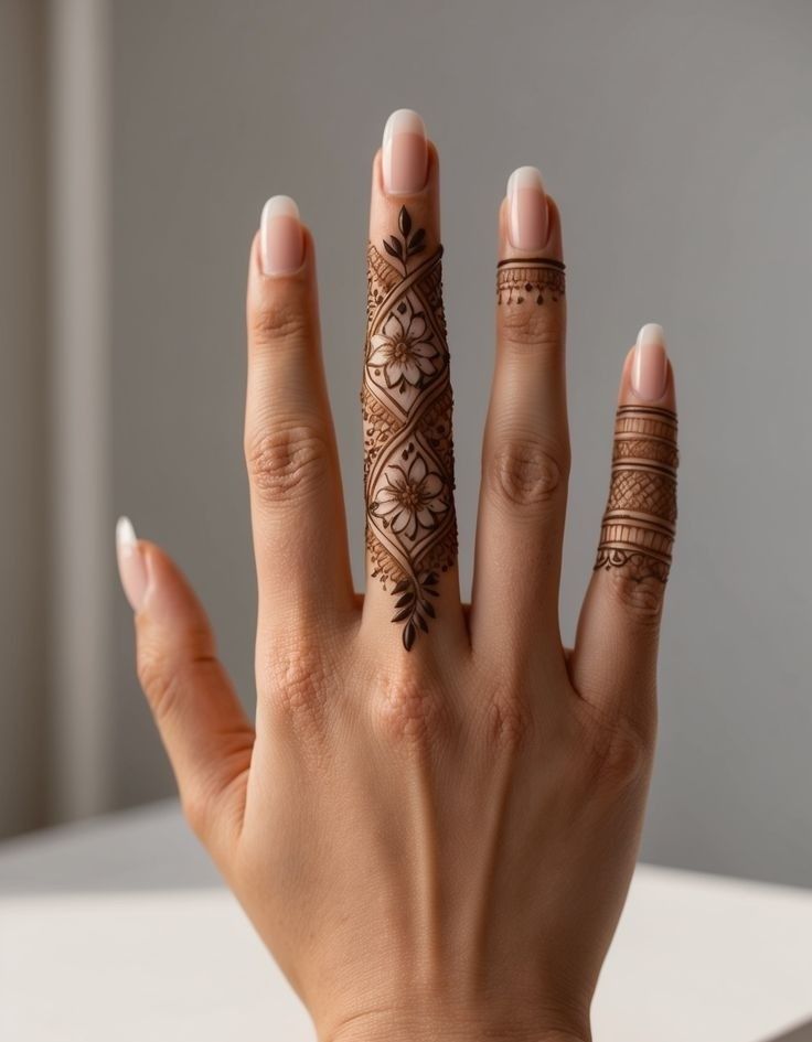 نقش يد يمنح البشرة جاذبية