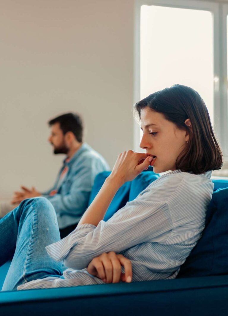 برود المشاعر في الزواج... متى تغيب العاطفة!