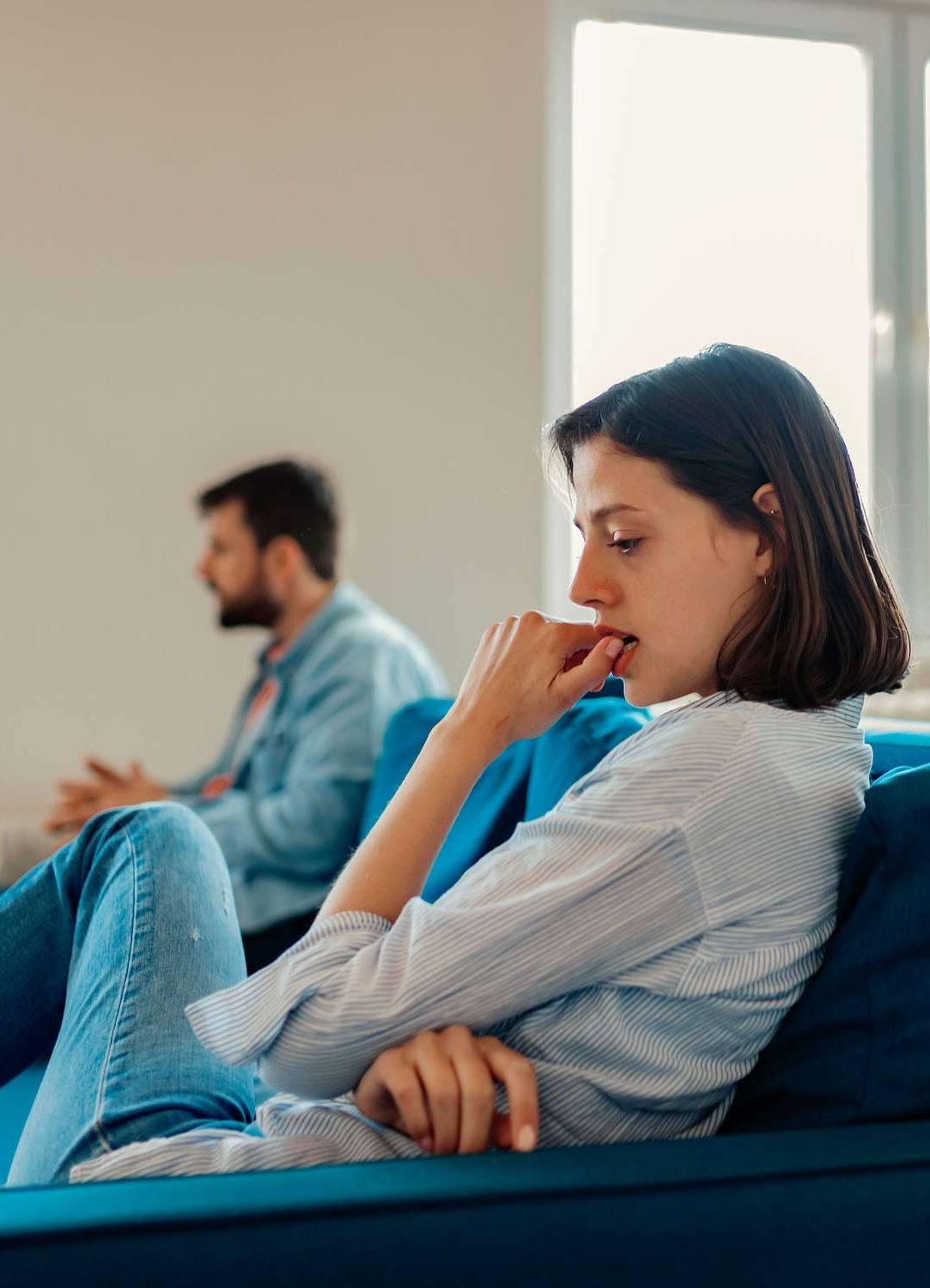 برود المشاعر في الزواج... متى تغيب العاطفة!