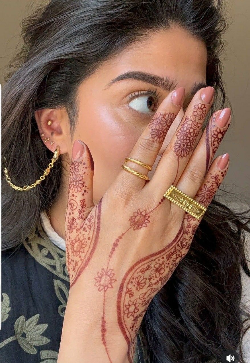 نقش حناء مثالي مع الاكسسورات