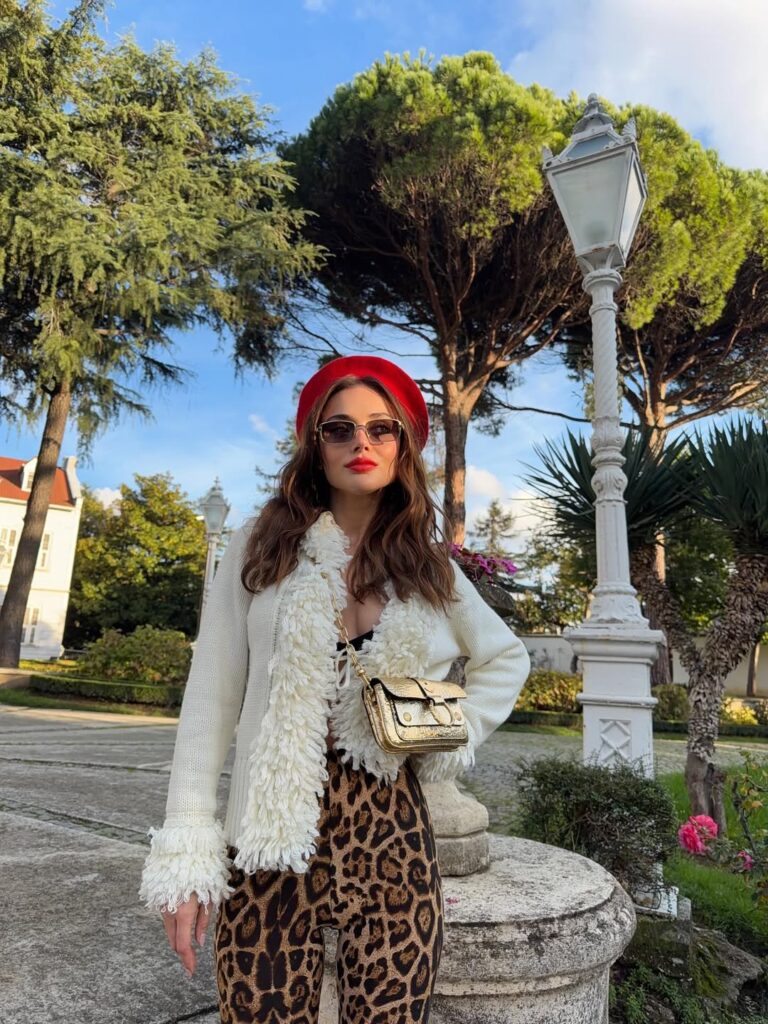 أخبار عن دخول الممثلة التركية رابيا سويترك بعلاقة جديدة