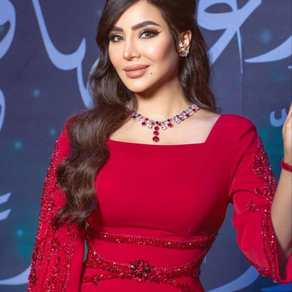 لجين عمران بفستان احمر مميز