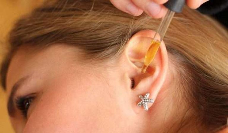 زيت لتنظيف الاذن