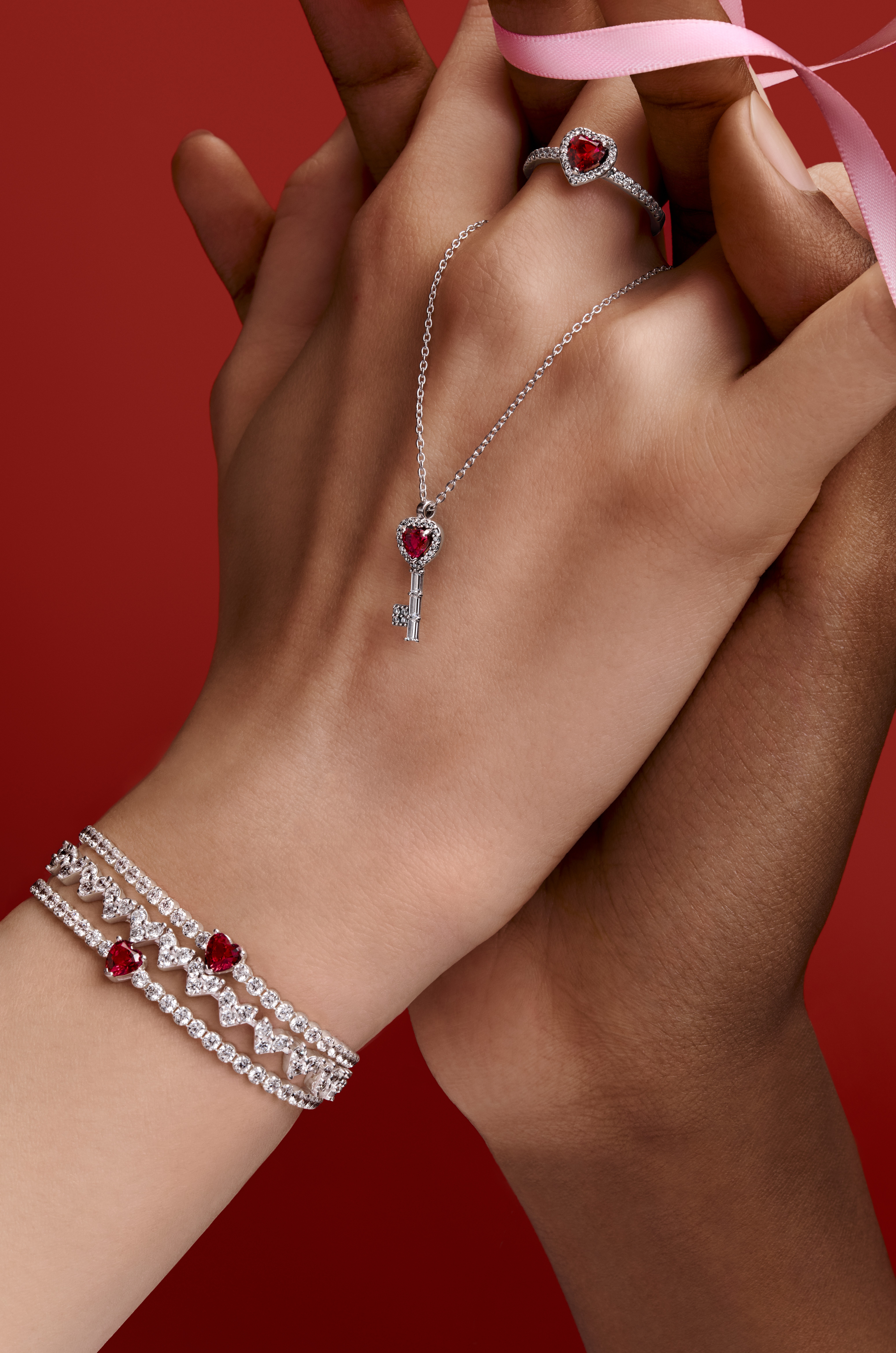 قطع خاصة بيوم الحب من علامة Pandora