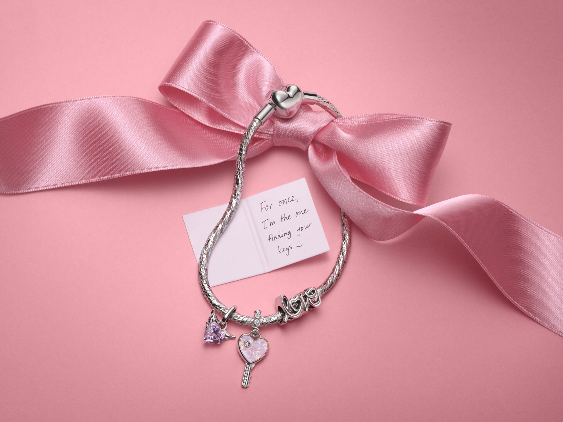 قلادة  من علامة Pandora