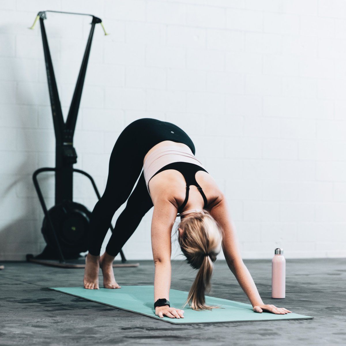 بلانك ديناميكي أو البلانك المتحرك (Dynamic/Walking Plank)