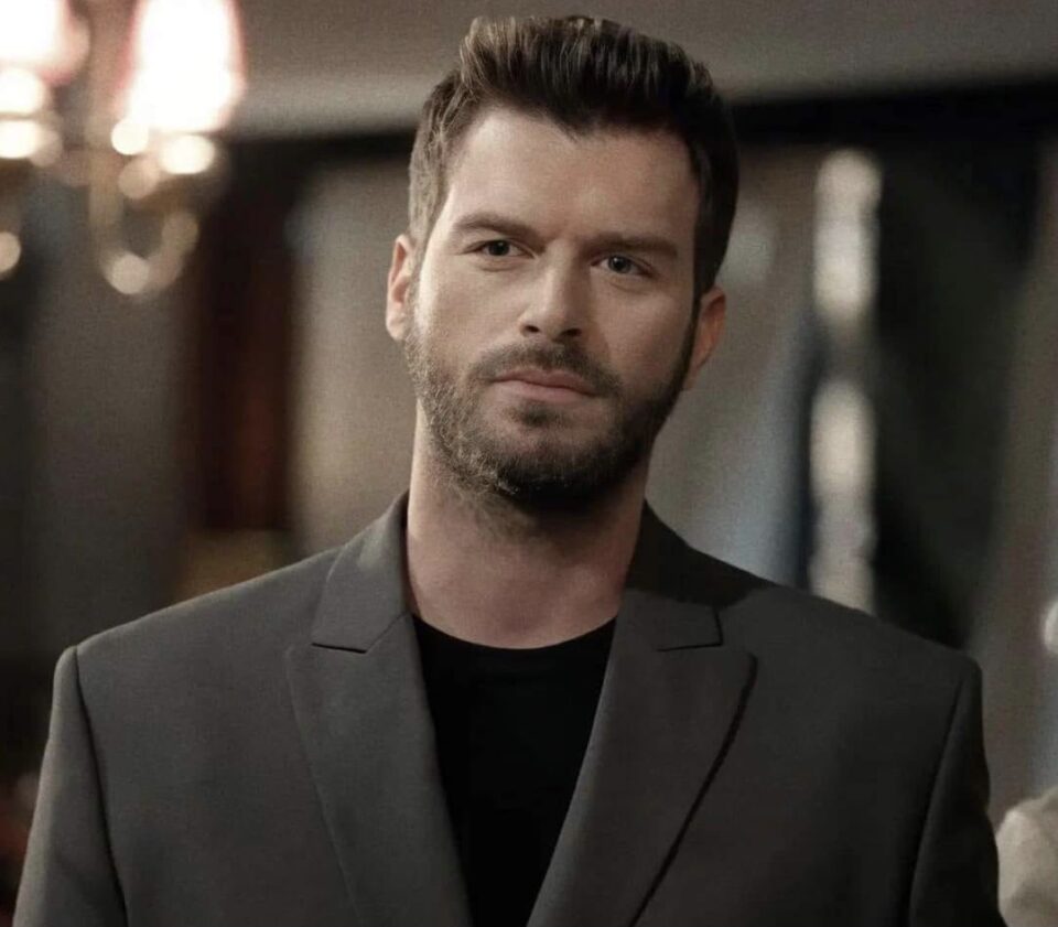 النجم التركي كيفانش تاتليتوغ يعود إلى الشاشة مع نجمة تصغره سنًا