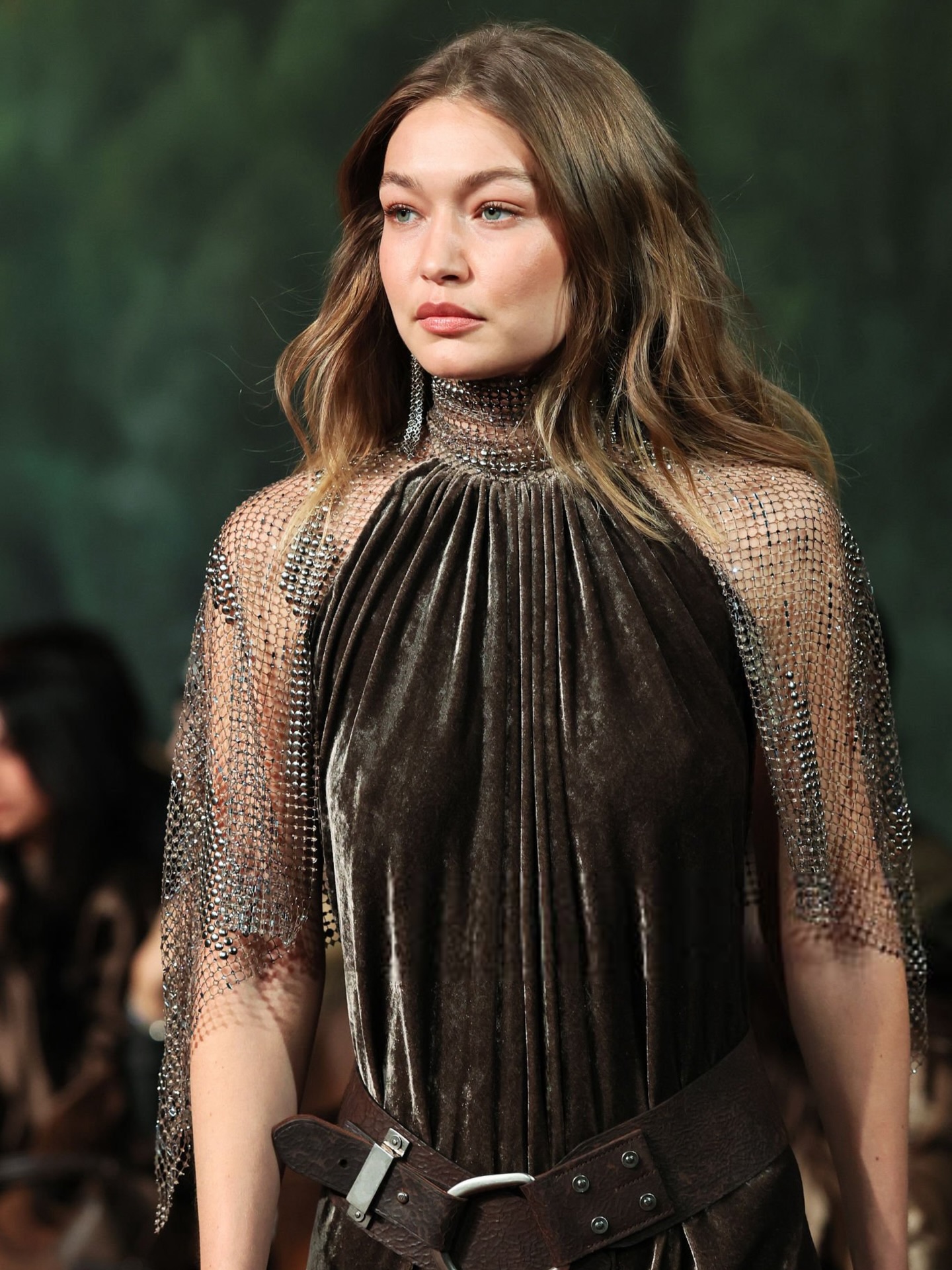 جيجي حديد تفتتح عرض Ralph Lauren ضمن أسبوع الموضة في نيويورك