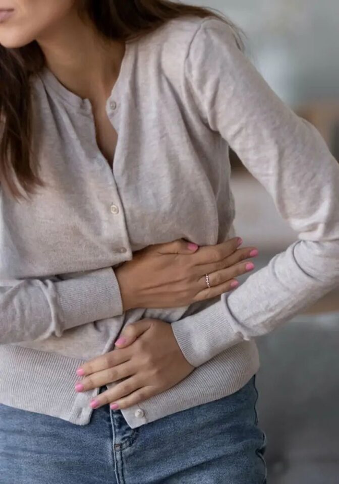 عسر الهضم بعد الإفطار: كيف تتجنبينه وتستمتعين بأمسيات رمضانية مريحة؟