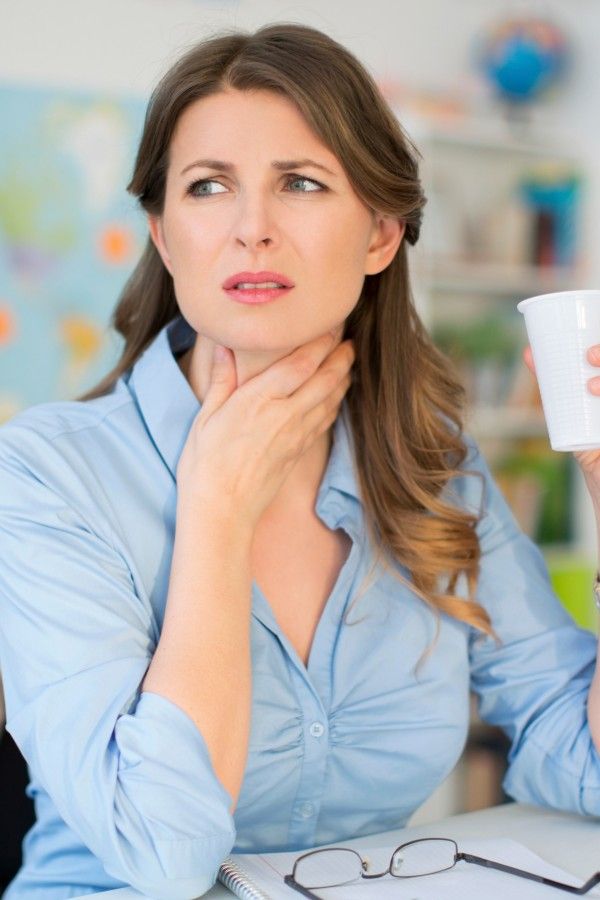 انتفاخ خلف الاذن عند المرأة: الأسباب المحتملة ونصائح مهمة