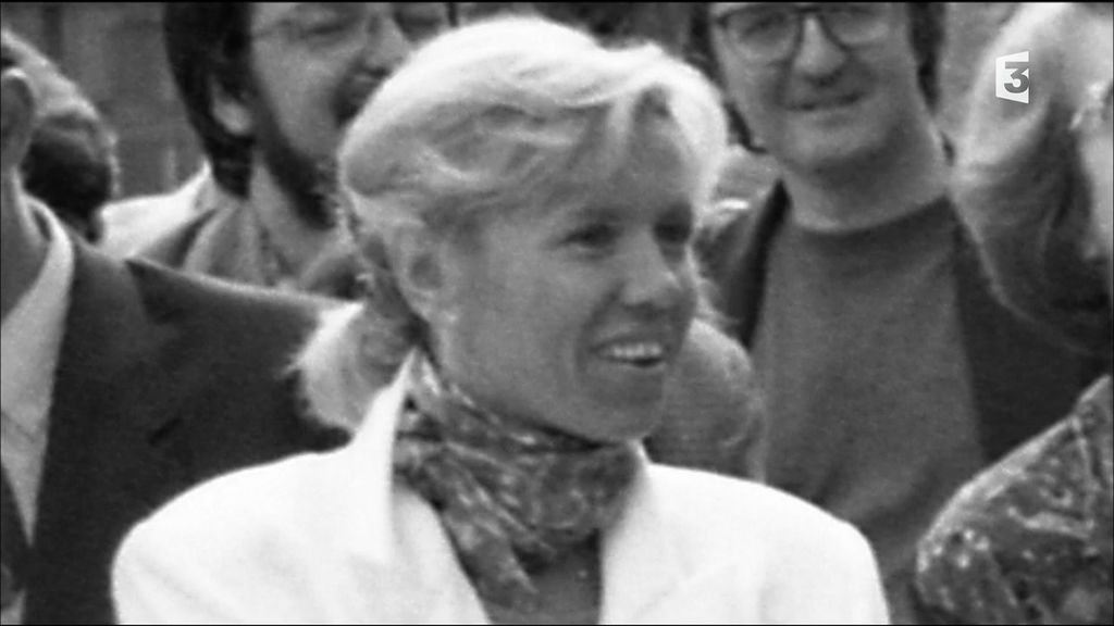 زوجة ماكرون عندما كانت معلمته