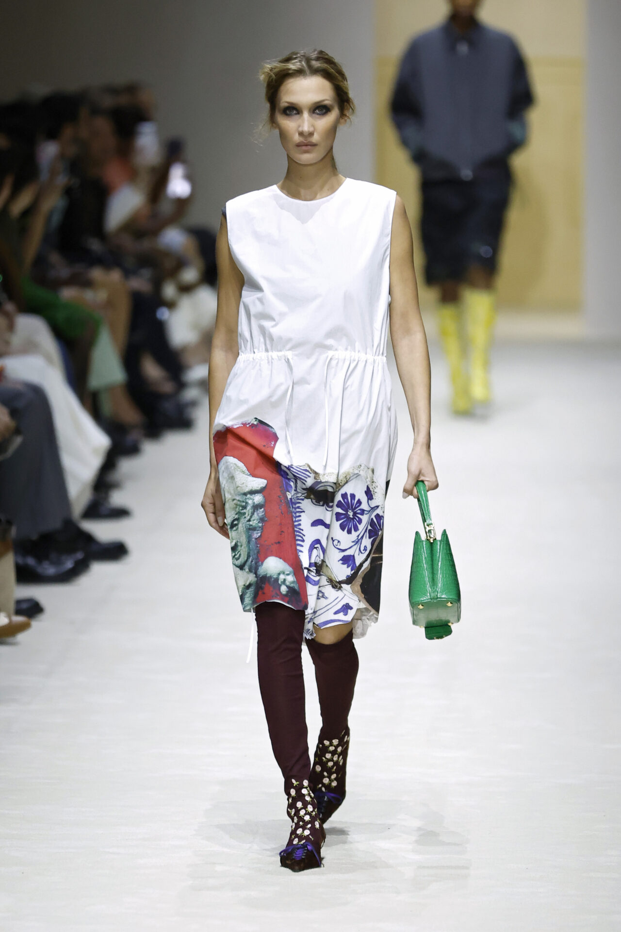 الطبقات المتعددة تطغى على عرض Prada  لشتاء 2026