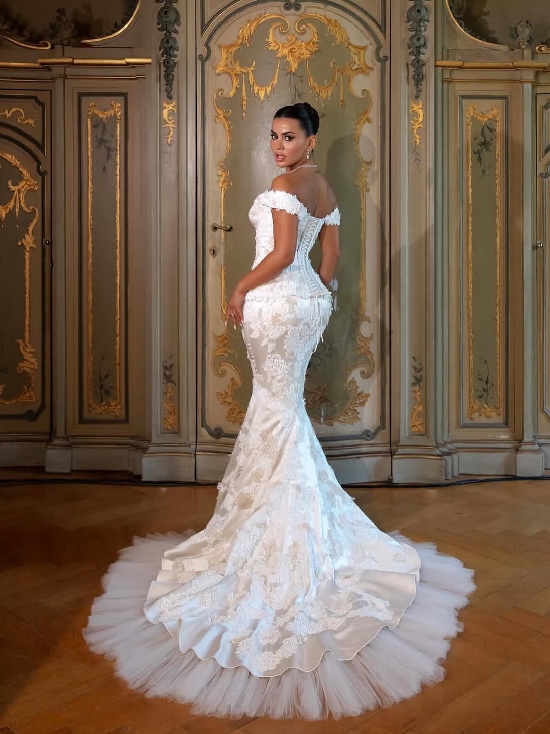 يومي تكشف سعر فستان زفافها الخيالي!