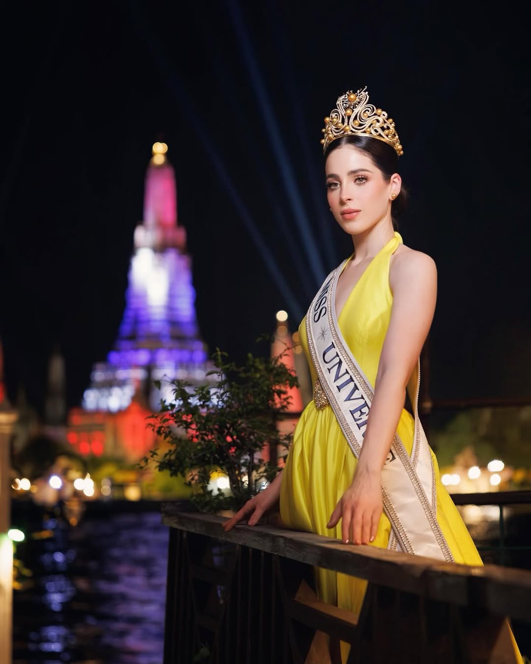 لحظة مفاجئة لملكة جمال الكون فاطمة بوش تثير المخاوف