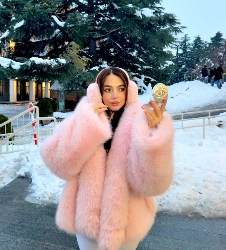 بيسان إسماعيل تستعرض سيارتها الجديدة