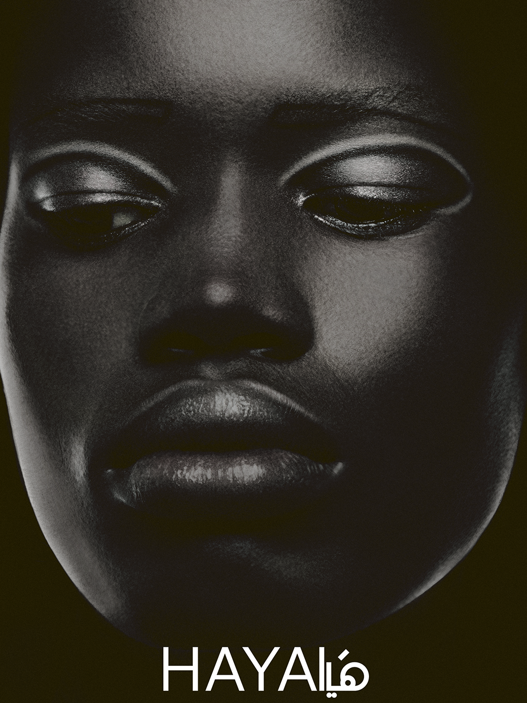 Obsidian Bloom ومكياج ميتاليكي هادئ