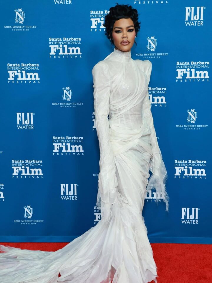 تيانا تايلور تختار فستانًا من توقيع Ashi Studio