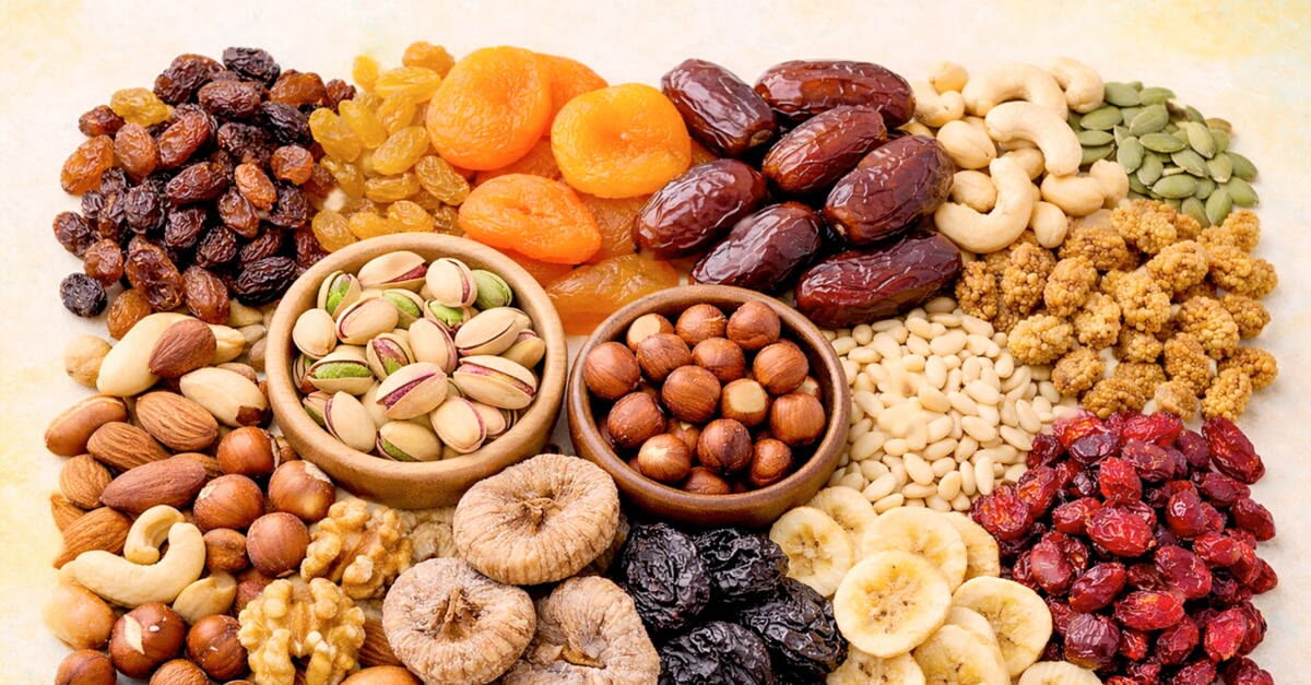 المكسرات والفواكه المجففة