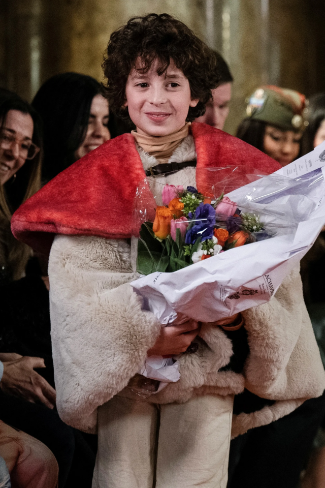 أصغر مصمم أزياء عمره 10 سنوات يقدّم عرضه الخاص في باريس