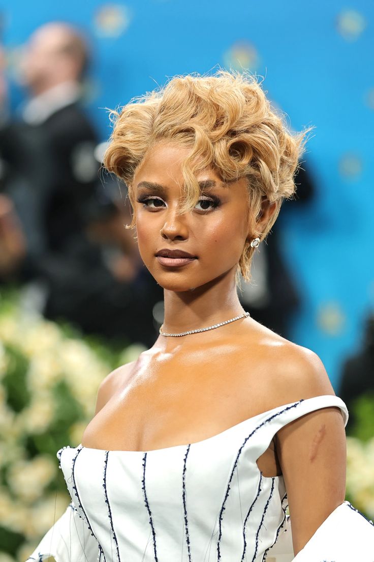 قصات الشعر الغريبة التي تعكس الجرأة والإبداع!