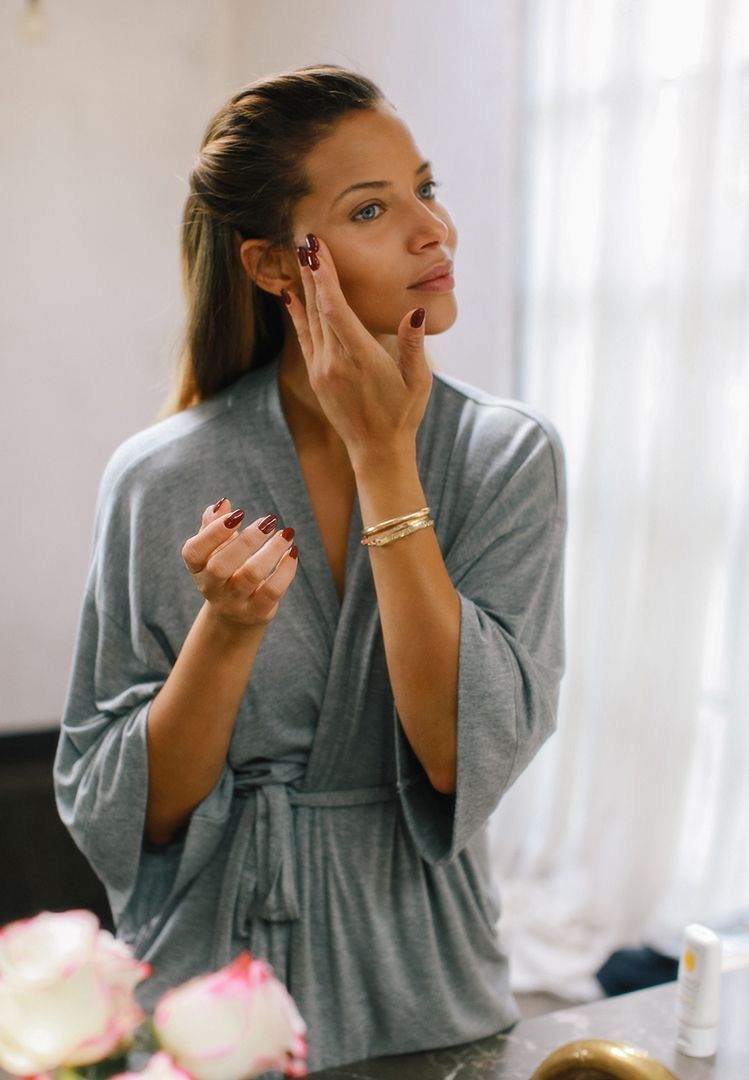 كيف تواجهين مشكلة احمرار تحت العين؟