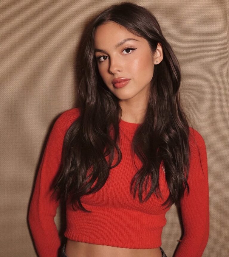 Olivia Rodrigo تشارك فيديو لأغنية صورها اطفال من مناطق تعيش آثار النزاعات