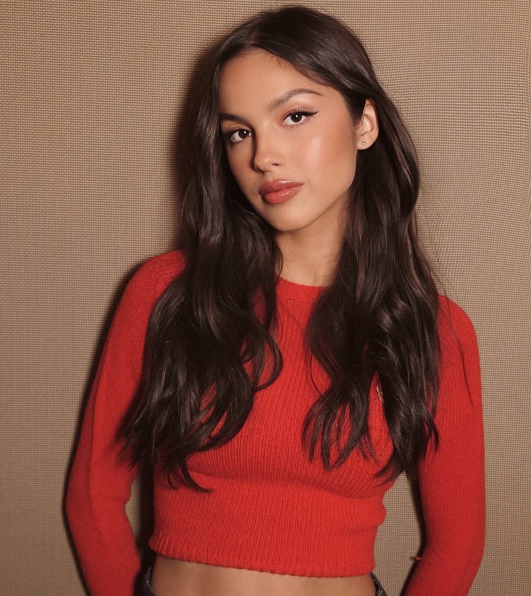 Olivia Rodrigo تشارك فيديو لأغنية صورها اطفال من مناطق تعيش آثار النزاعات