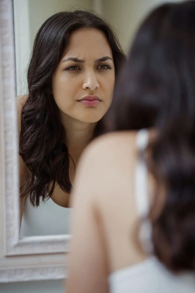 علاج انتفاخ تحت العين: دليل شامل لخدمتك!