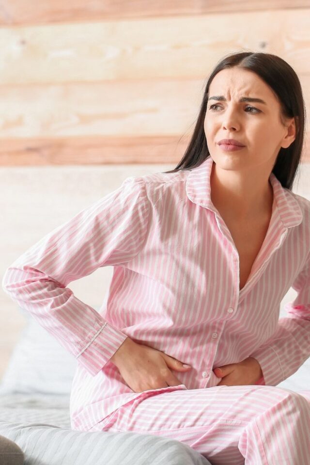 مغص بعد الولادة، ألم وتقلصات... ما السبب؟