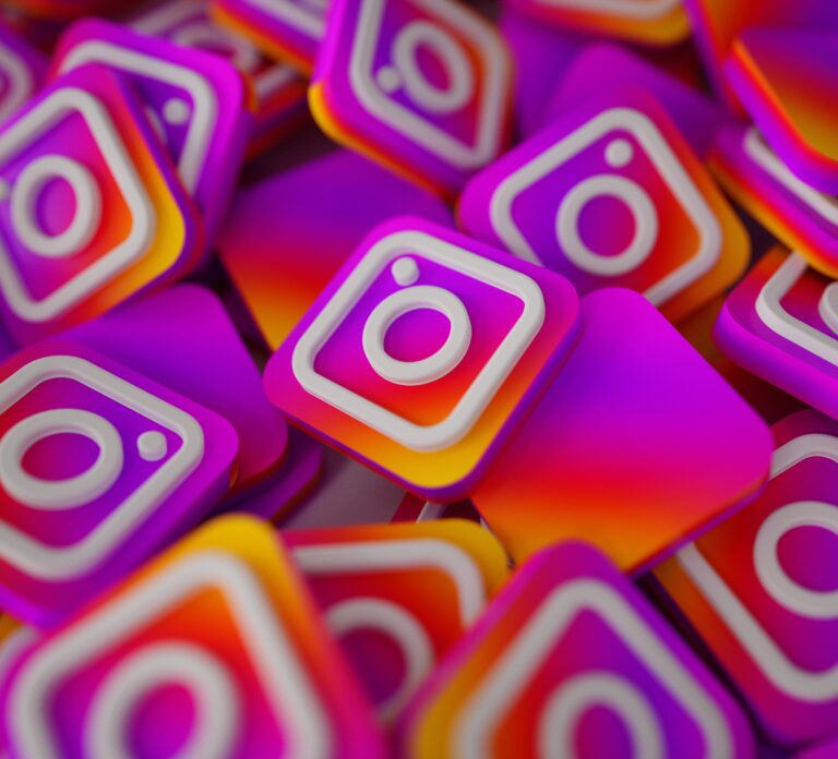 إنستغرام يحلّ أزمة ترتيب منشورات الكاروسيل
