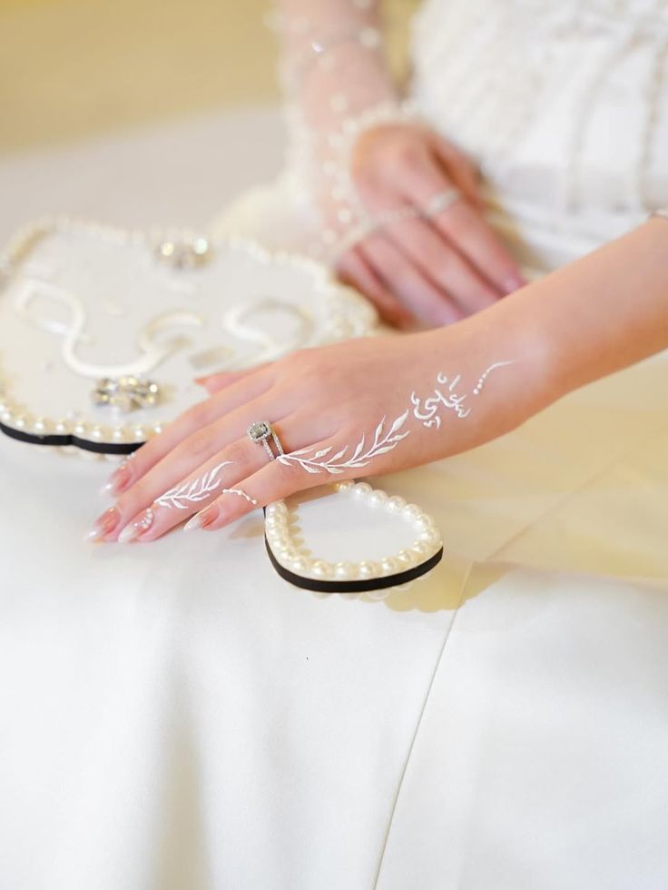 نقش حناء عروس: تفاصيل بلمسة ساحرة في يومك الكبير!