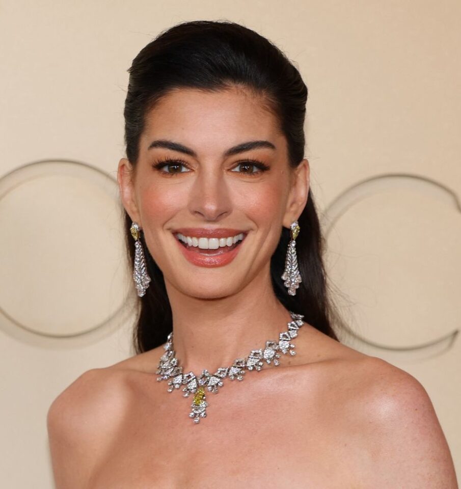 عام 2026 سنة الممثلة العالمية آن هاثاواي!