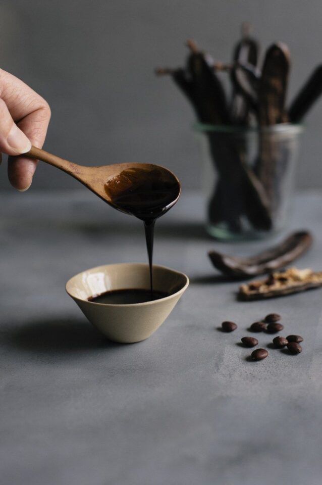 فوائد الخروب للنساء... سوف تتفاجئين بهذه المعلومات!