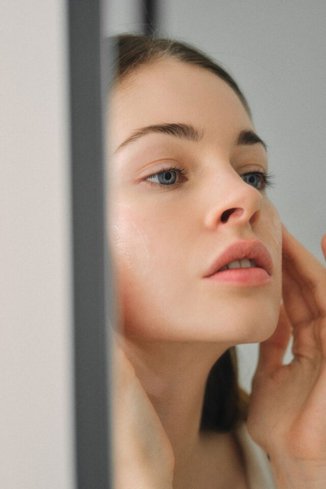 فوائد ترطيب الوجه: تأثير عميق على مظهر البشرة!