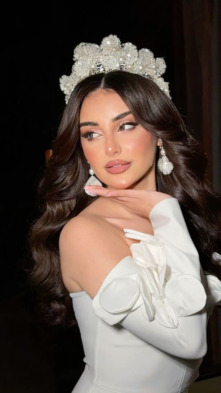 تاج العروس: رمزًا خالدًا للأناقة والتميز!