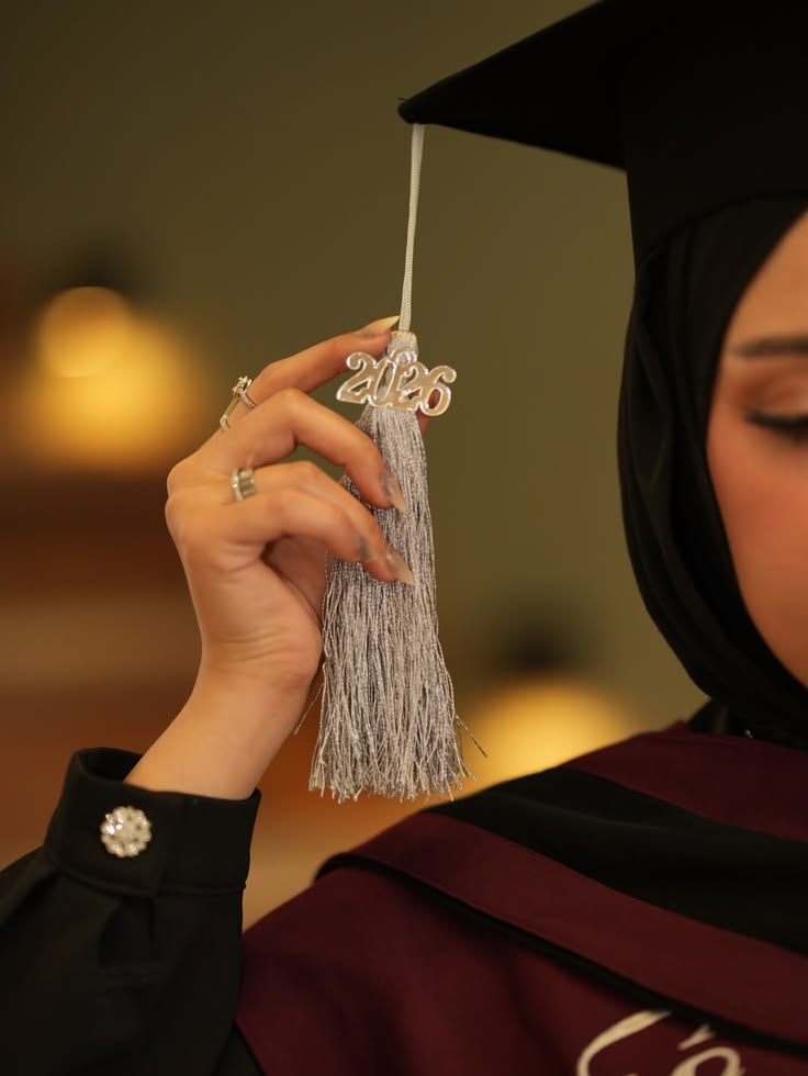 عبايات تخرج فخمه تناسب مختلف الأذواق!