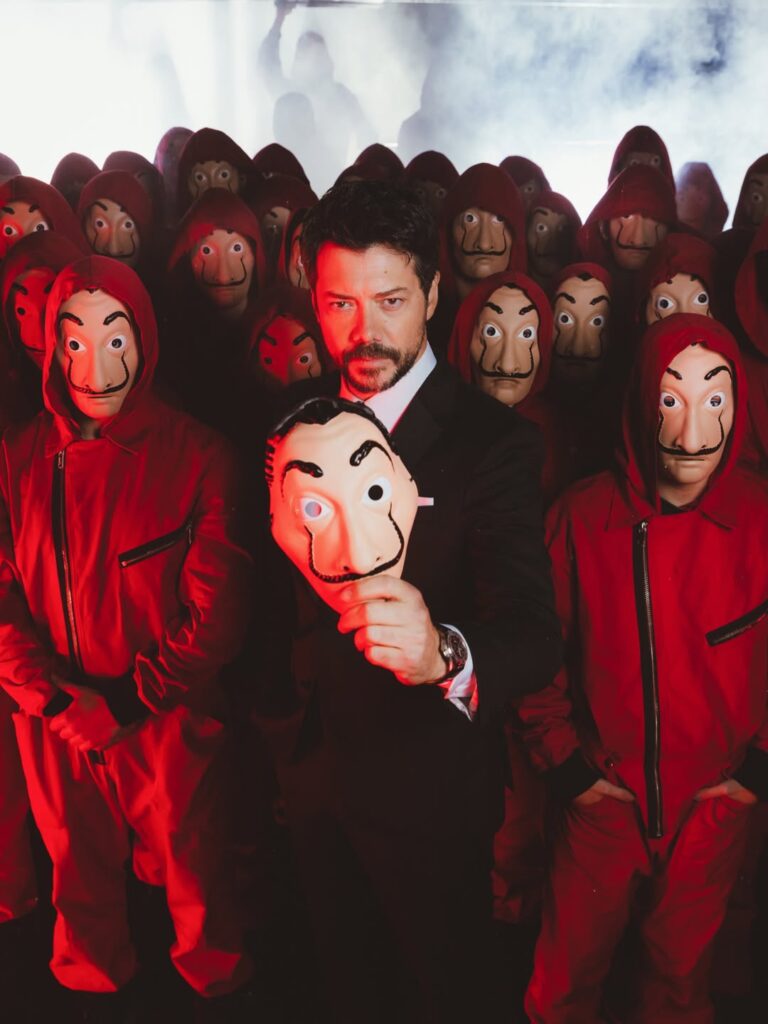 نتفلكس تعيد البروفيسور إلى الواجهة في مسلسل La Casa de Papel