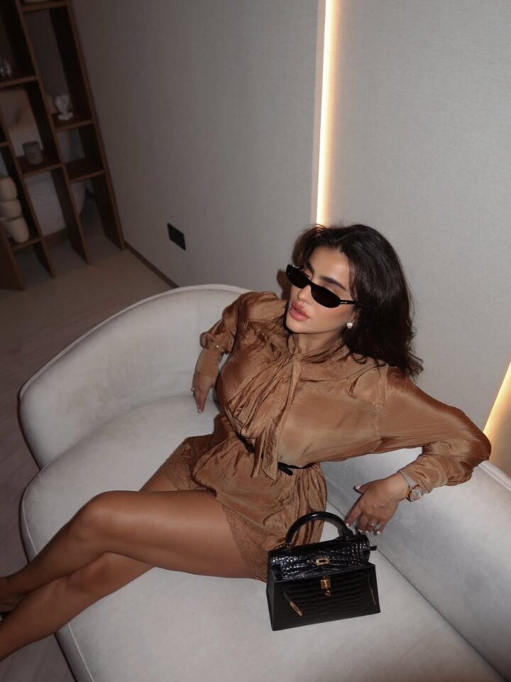 بفيديو طريف يومي تكشف عن حملها بطفلها الأول